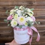 flowerbox z żywymi kwiatami